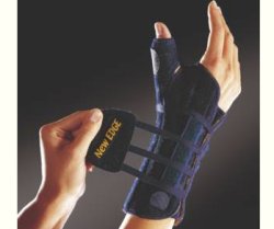 IMMOBILIZZATORE DI POLLICE E POLSO DESTRO NEW EDGE 037 BLU REGULAR - Antica Farmacia Ferrari