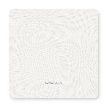 MEDICAZIONE BIATAIN IN SCHIUMA DI POLIURETANO ASSORBENTE SENZA BORDO IN SILICONE 10X10 CM 10 PEZZI - Antica Farmacia Ferrari